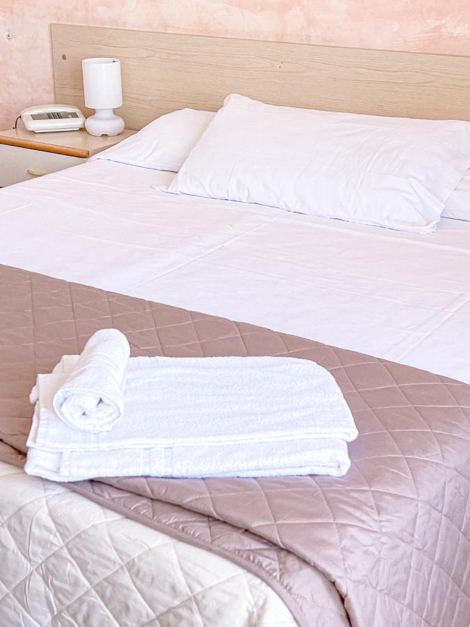 Hotel Ambassador Laigueglia Bagian luar foto
