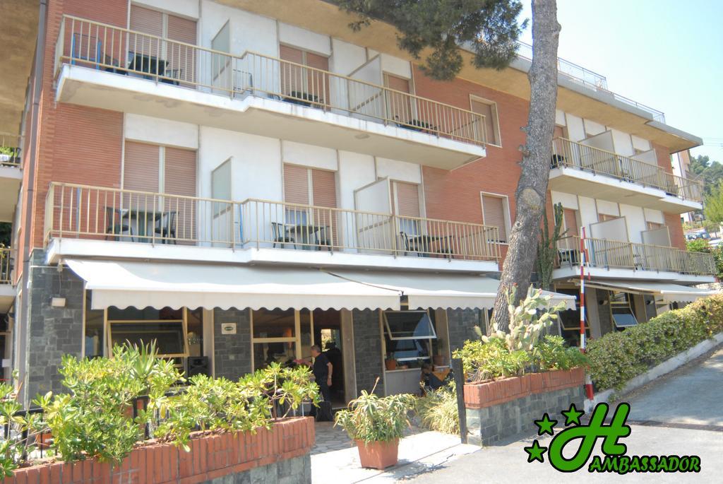 Hotel Ambassador Laigueglia Ruang foto